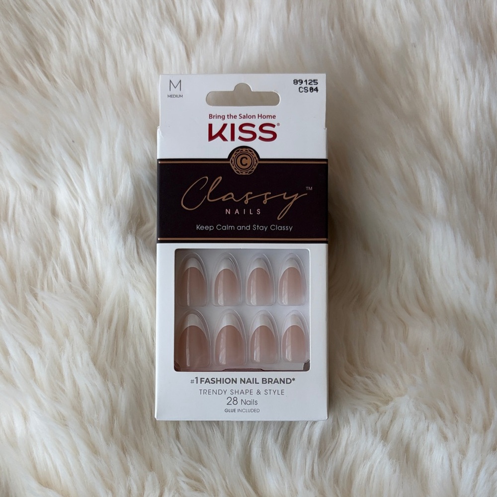 KISS Classy Nails in Soft Beige